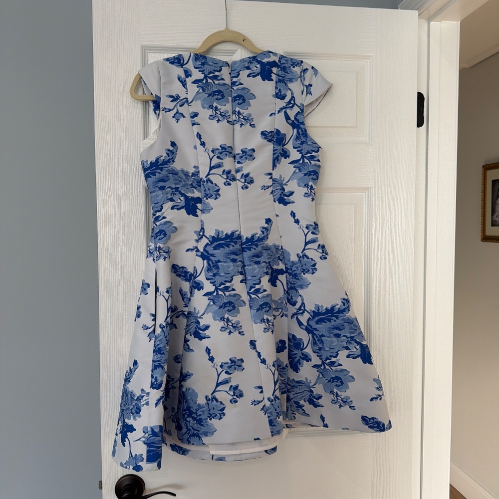 Dress - Picture 3 of 3